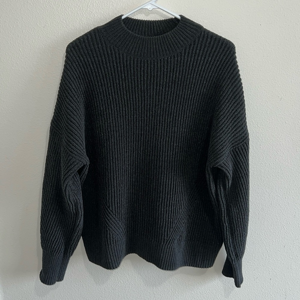 Abercrombie and Fitch Women’s Dark Gray Sweater